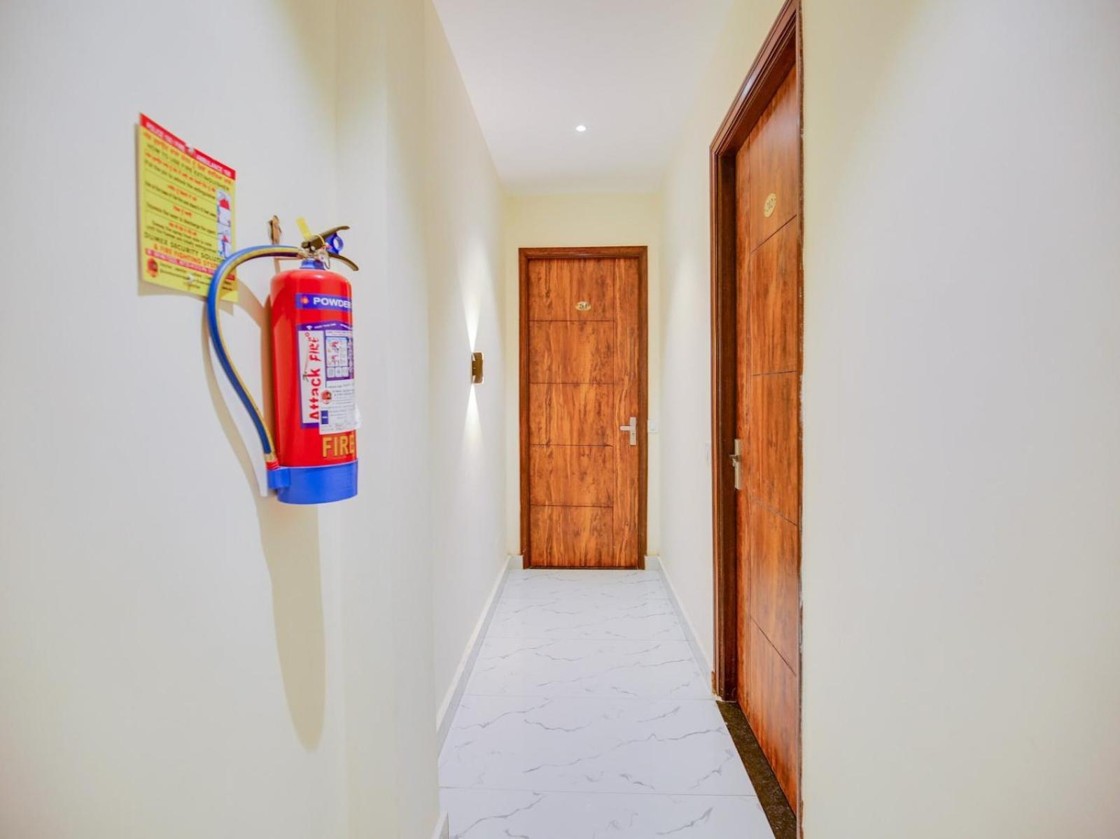 Hotel Holiday First 300 Meter From Golden Temple Amritsar Bagian luar foto