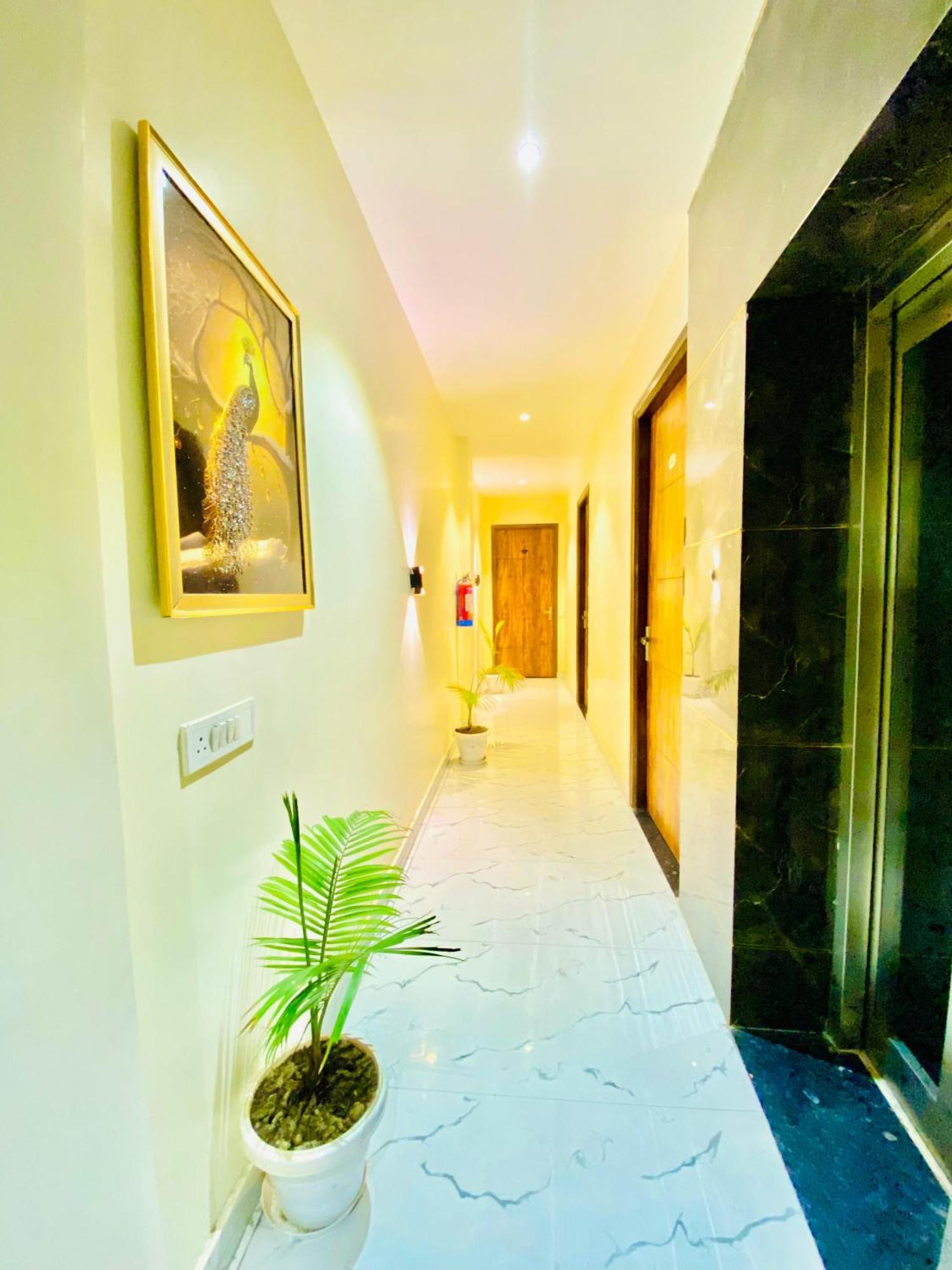 Hotel Holiday First 300 Meter From Golden Temple Amritsar Bagian luar foto